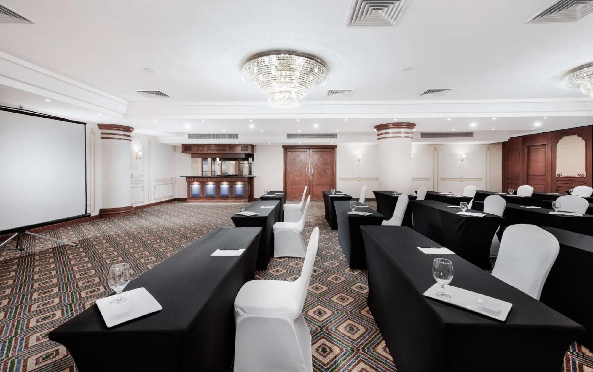 Steigenberger Nile Palace Luxor - Convention Center Exterior photo Meeting room