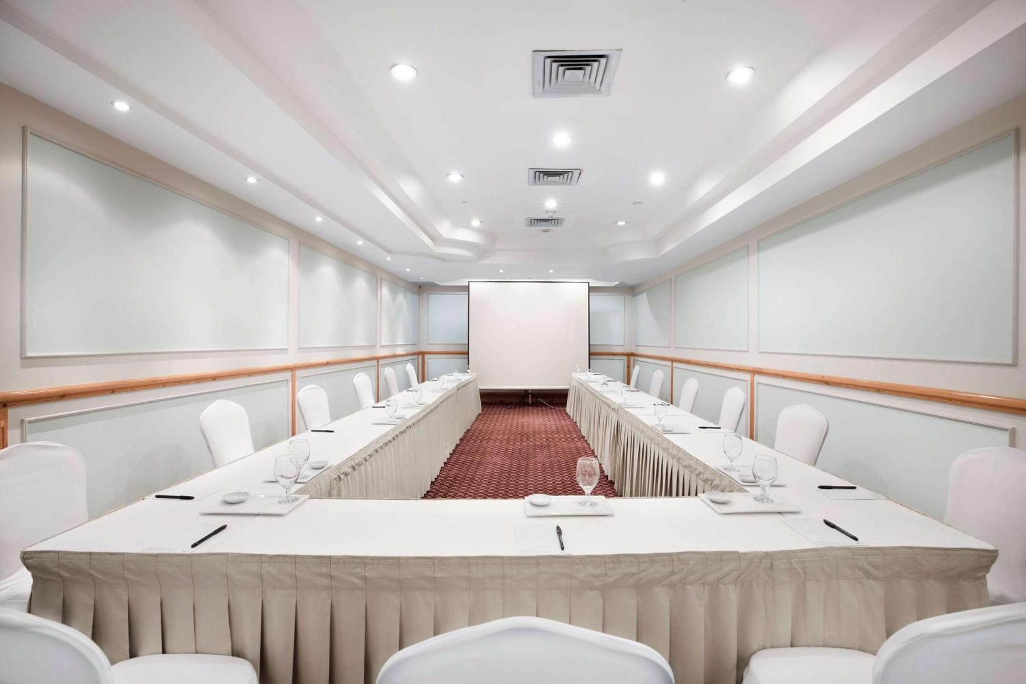 Steigenberger Nile Palace Luxor - Convention Center Exterior photo Meeting room