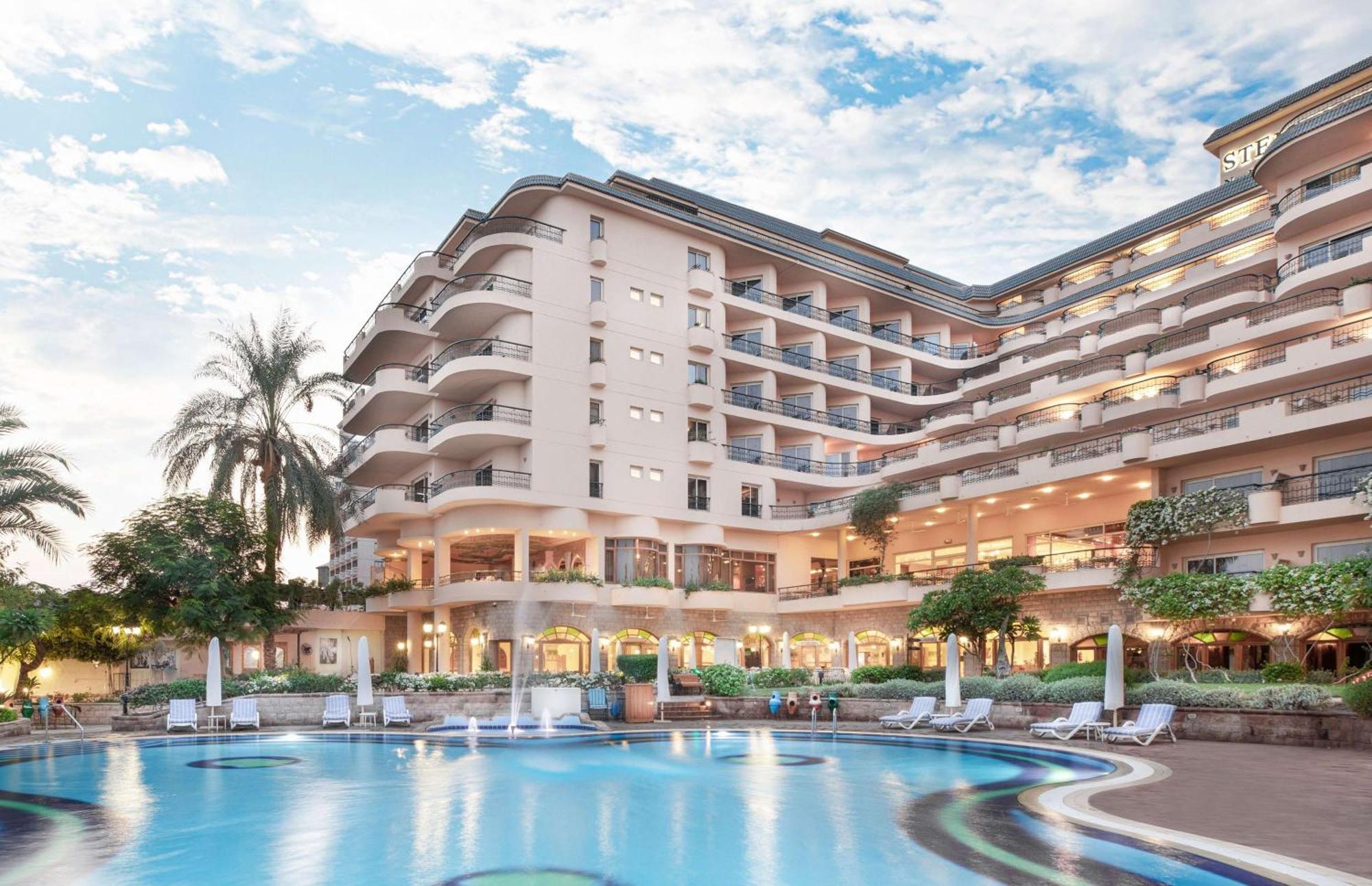 Steigenberger Nile Palace Luxor - Convention Center Exterior photo The Nile Hilton
