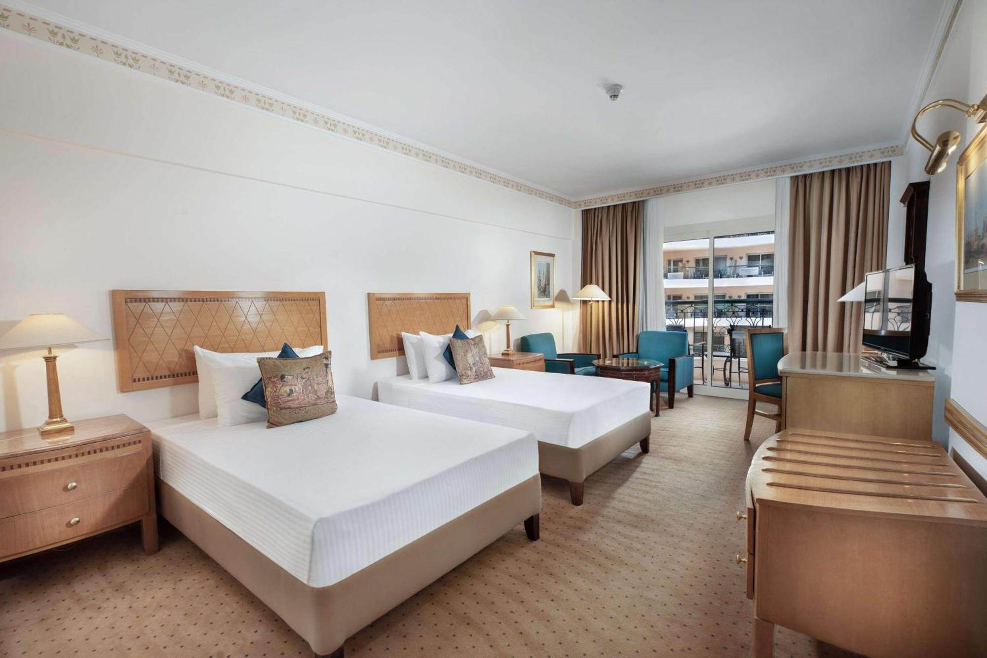 Steigenberger Nile Palace Luxor - Convention Center Exterior photo A room at the Hilton Athens