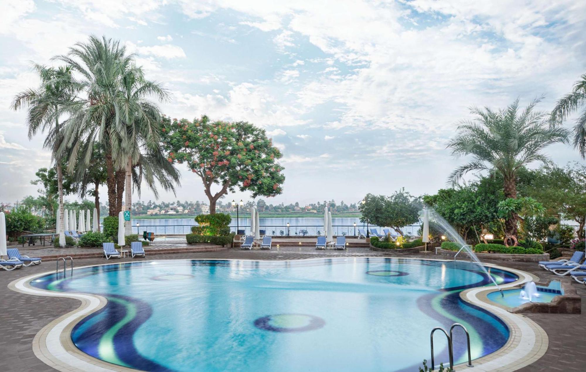Steigenberger Nile Palace Luxor - Convention Center Exterior photo The pool at the hotel
